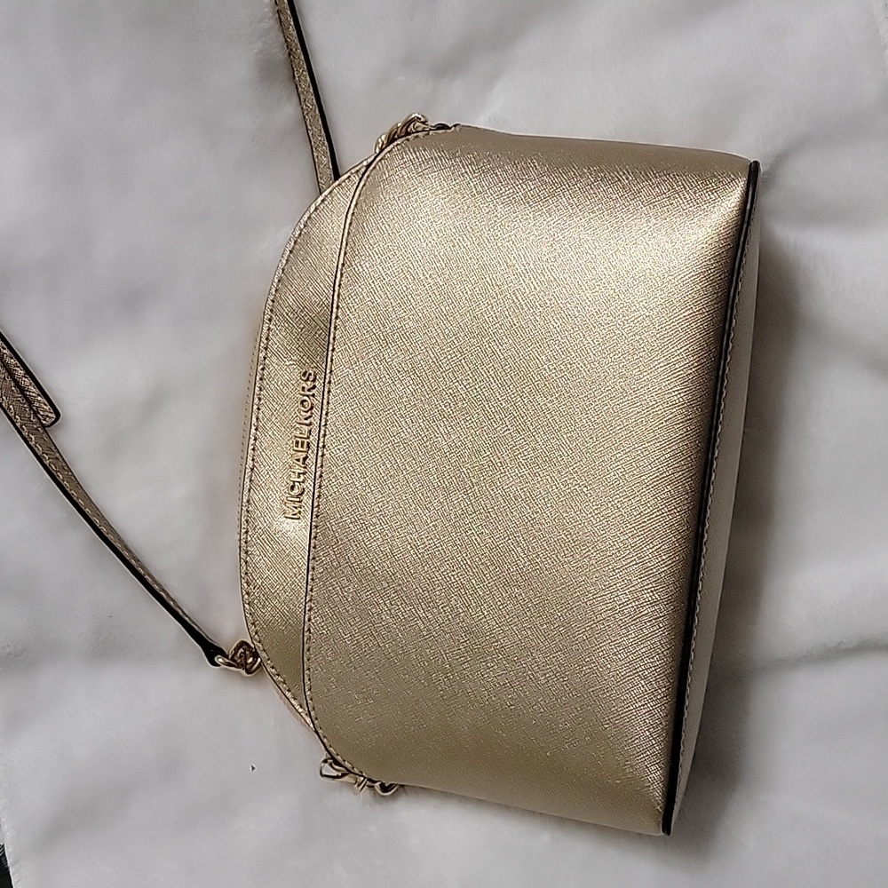 NWT Michael Kors Emmy Crossbody Bag Pale Gold Leather